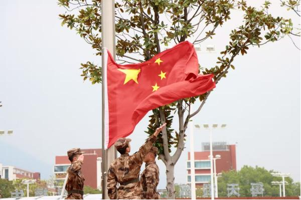 工商管理系、工艺美术系、自动化工程系举行“铸牢 中华民族共同体意识”主题升国旗仪式