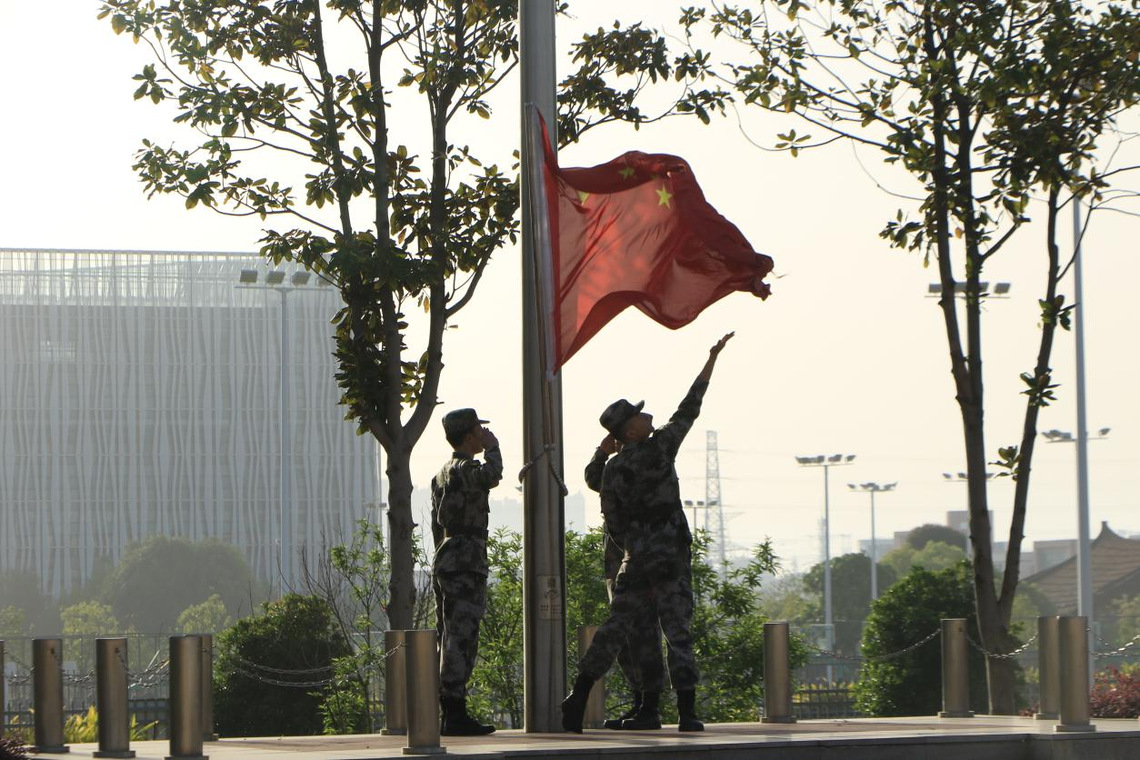 维护国家安全 共筑和谐校园——工艺美术系、自动化工程系、工商管理系举行国家安全教育主题升旗仪式